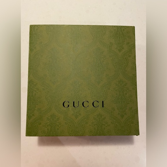 Mens Gucci black belt with gold buckle. - Picture 9 of 9